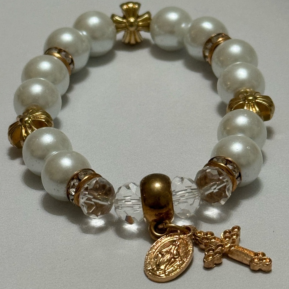 Goldtone Round Simulated Pearl and Round Crystal, Religious Stretch Bracelet
